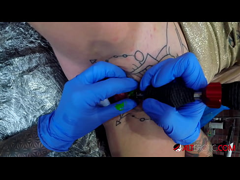 ❤️ E dashura jashtëzakonisht e bërë me tatuazhe, Sully Savage, bëri një tatuazh në klitorisin e saj Video e ndyrë në pornografi sq.taxiklass.ru ❌